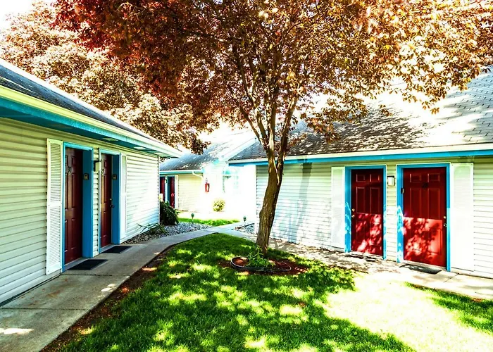 Turning Leaf Townhome Suites