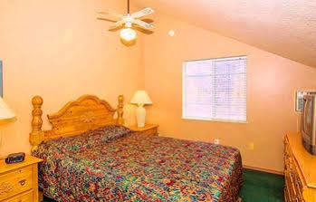 Aparthotel Turning Leaf Townhome Suites 4*