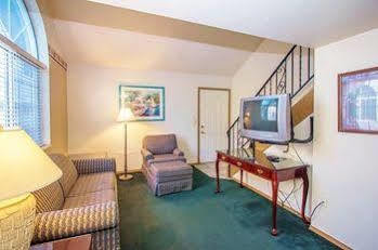 Turning Leaf Townhome Suites Aparthotel Fairwood