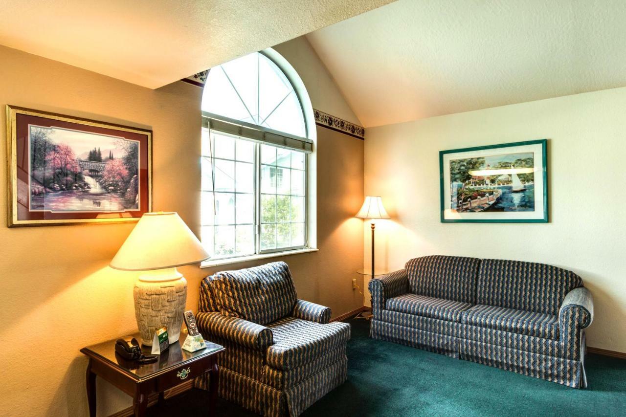 Turning Leaf Townhome Suites Aparthotel Fairwood